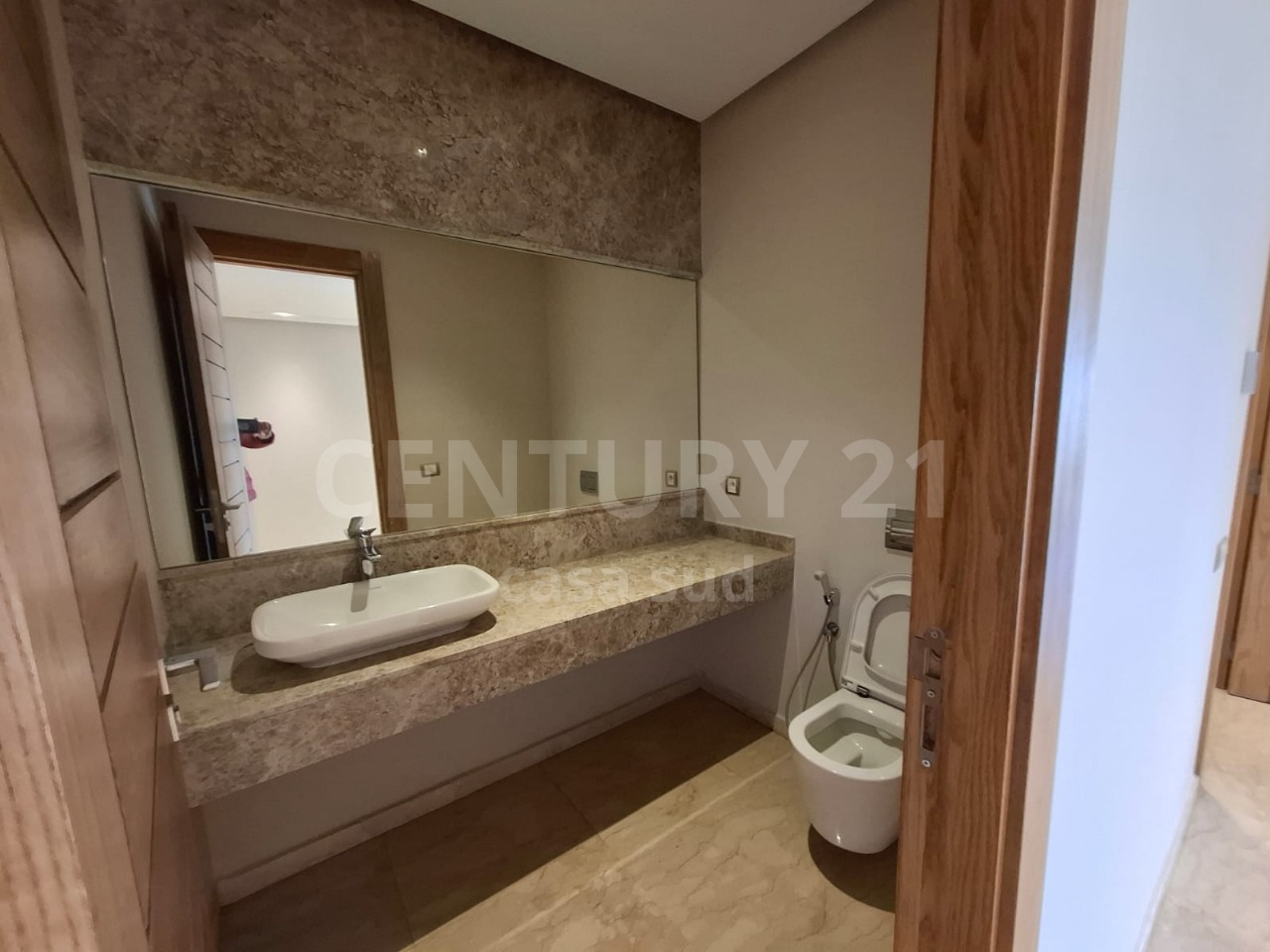 Bel appartement sans vis à vis à la location à Bouskoura Ville Verte