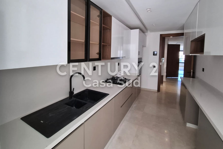 À louer – Superbe appartement 3 chambres sans vis-à-vis dans résidence sécurisée – 140 m²